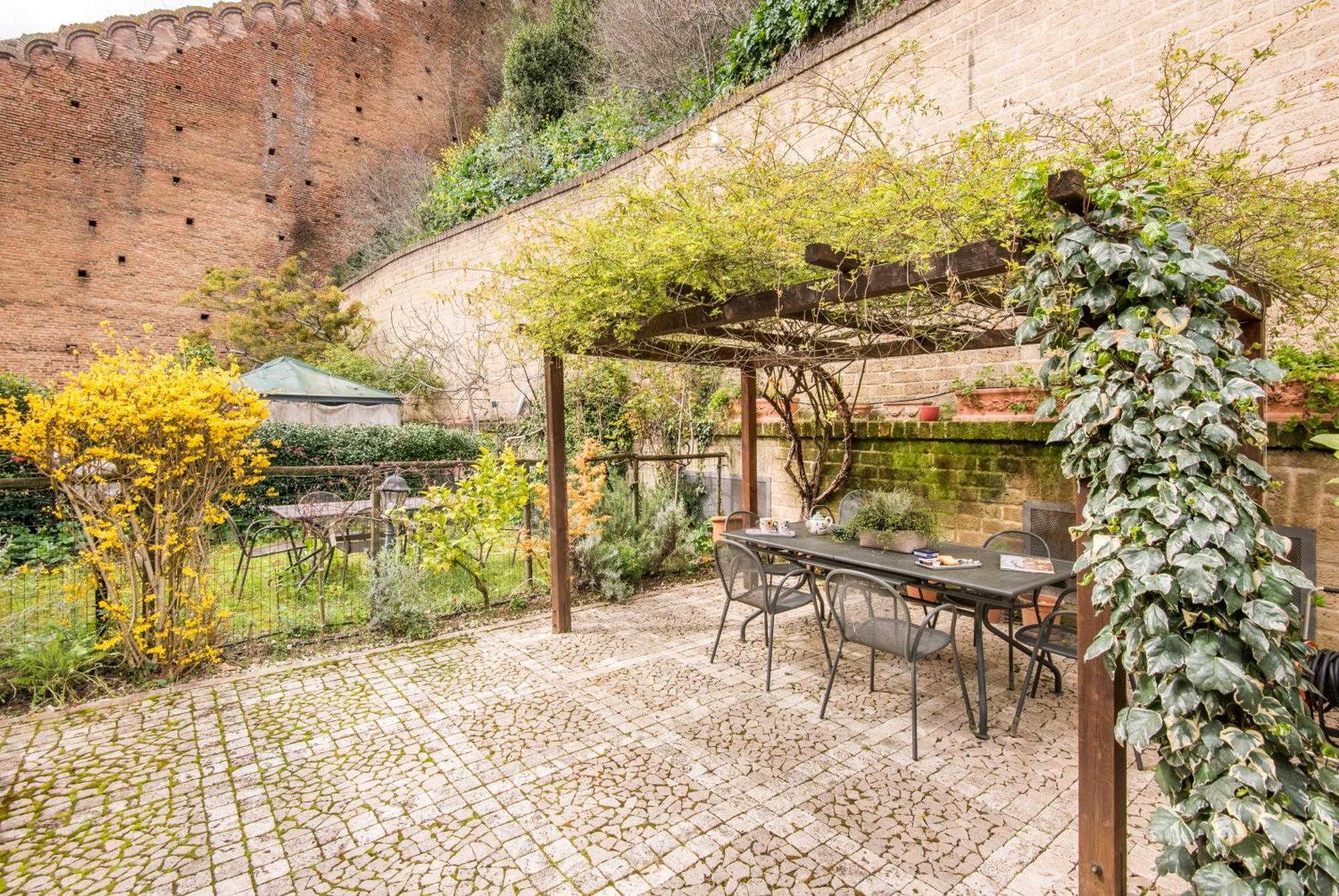 Secret Garden Siena Villa Exterior photo